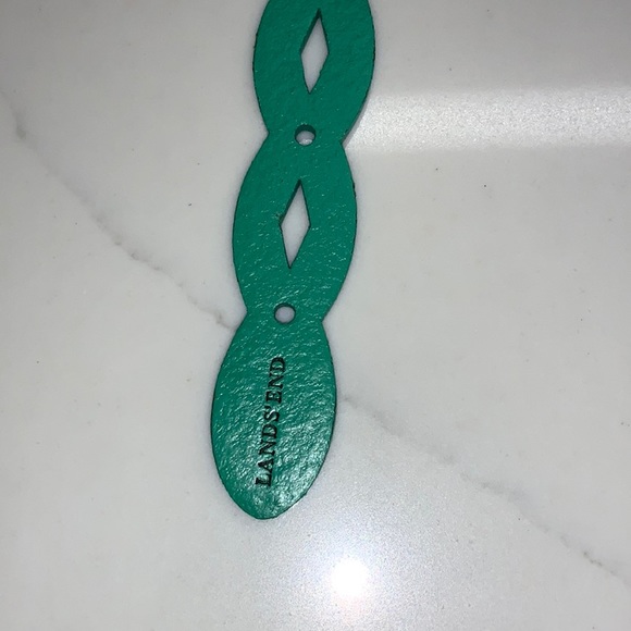 Lands’ End Spring Green Leather Belt 1X 16W, 18W New Without Tags Cut Out Design - Picture 4 of 6